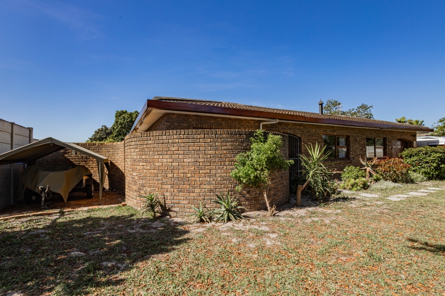 4 Bedroom Property for Sale in Amandelrug Western Cape